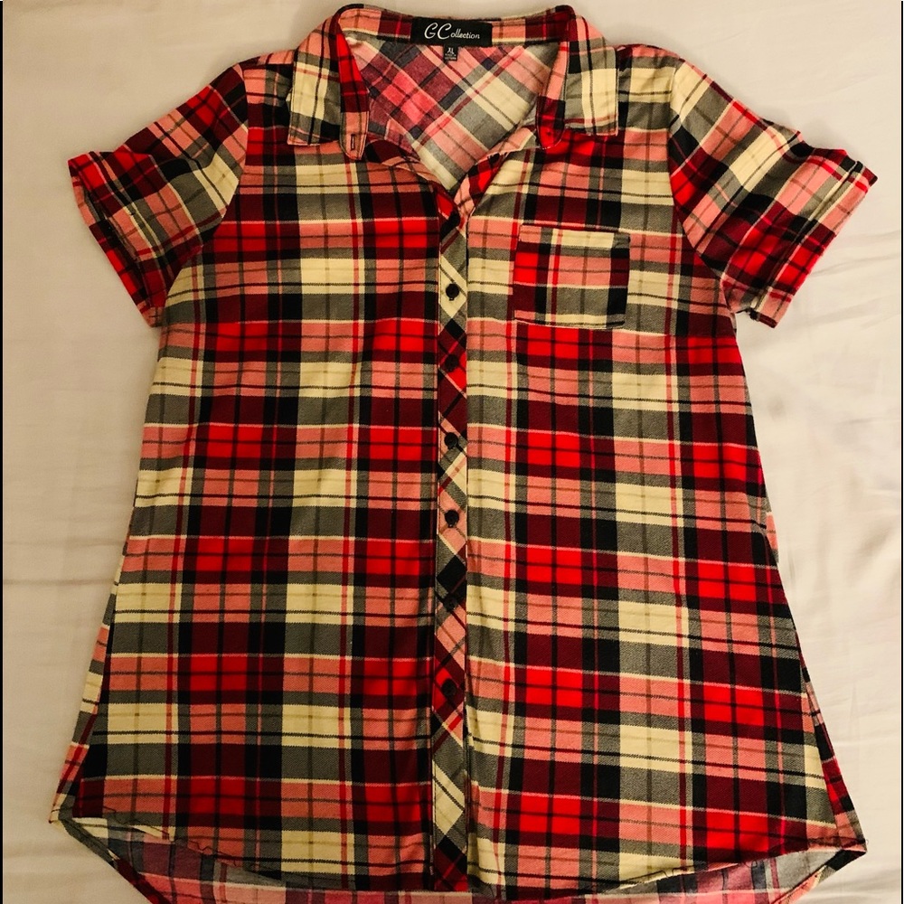 Junior’s G Collection Tartan plaid short sleeve button down top in size xl.